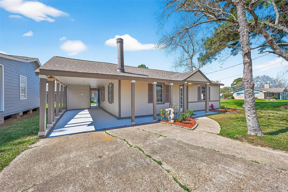 323 Lake Livingston Drive Livingston, TX 77351