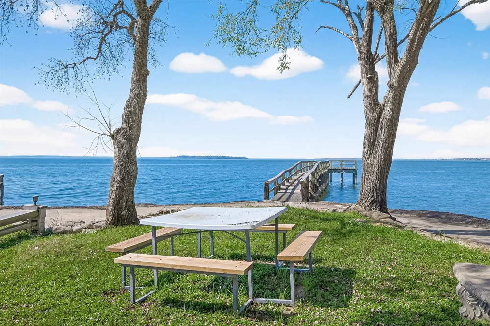 323 Lake Livingston Drive Livingston, TX 77351