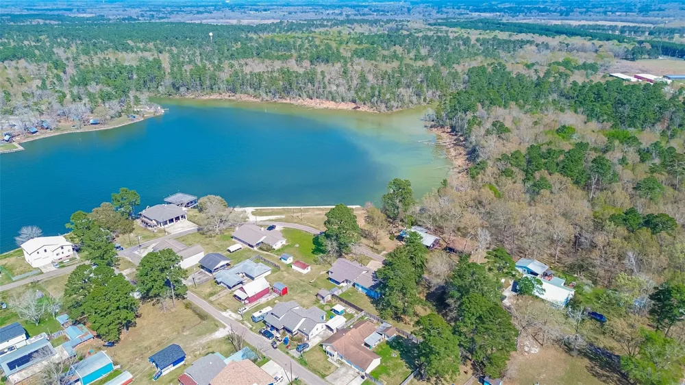323 Lake Livingston Drive Livingston, TX 77351
