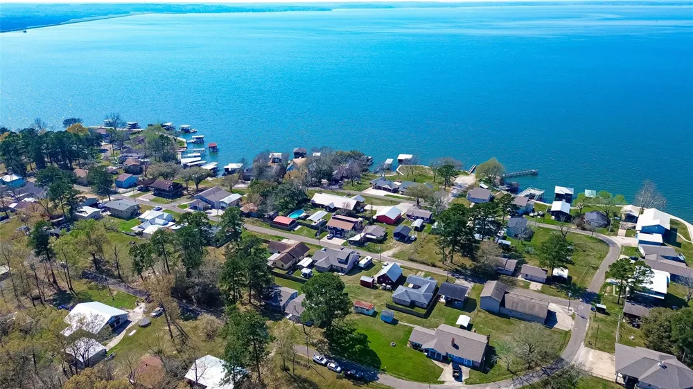 323 Lake Livingston Drive Livingston, TX 77351