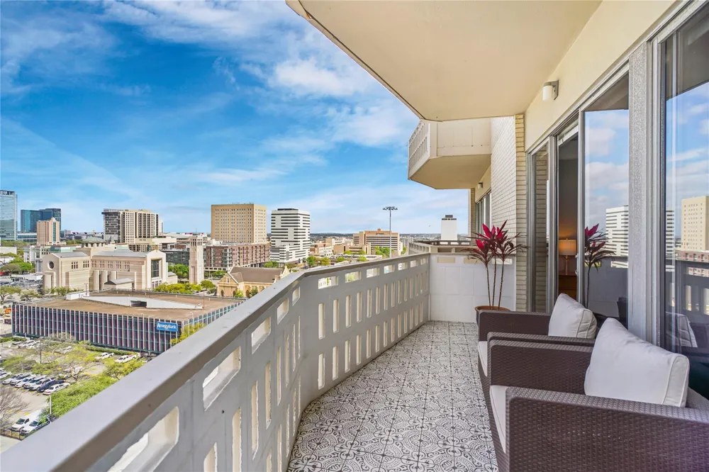 2016 Main Street #1203 Houston, TX 77002