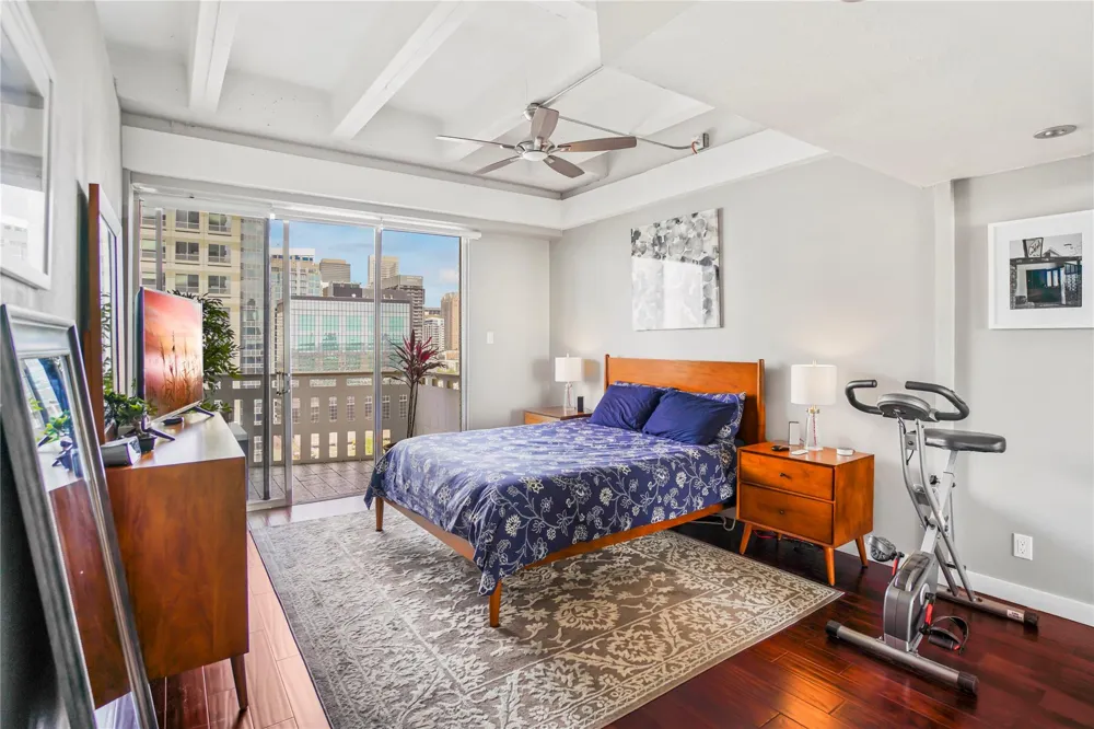 2016 Main Street #1203 Houston, TX 77002