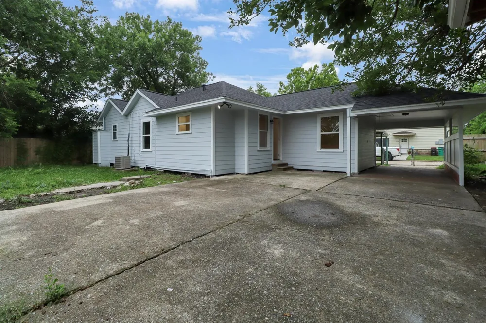 1606 W Humble Street Baytown, TX 77520