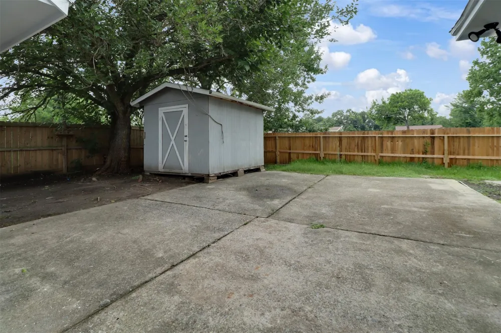 1606 W Humble Street Baytown, TX 77520