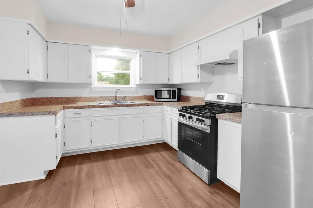 1606 W Humble Street Baytown, TX 77520