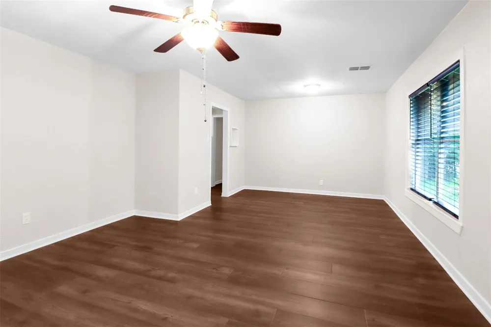 1606 W Humble Street Baytown, TX 77520