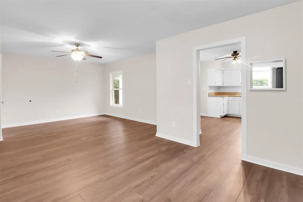 1606 W Humble Street Baytown, TX 77520