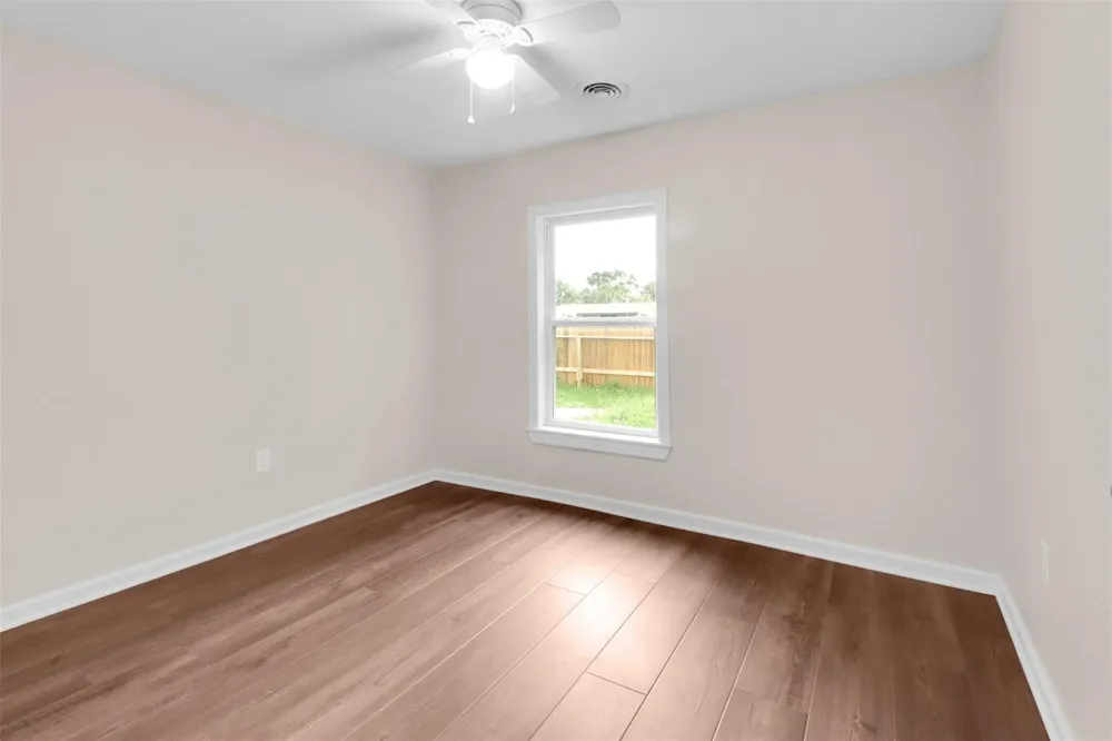 1606 W Humble Street Baytown, TX 77520