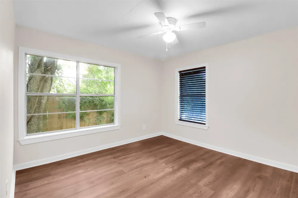 1606 W Humble Street Baytown, TX 77520