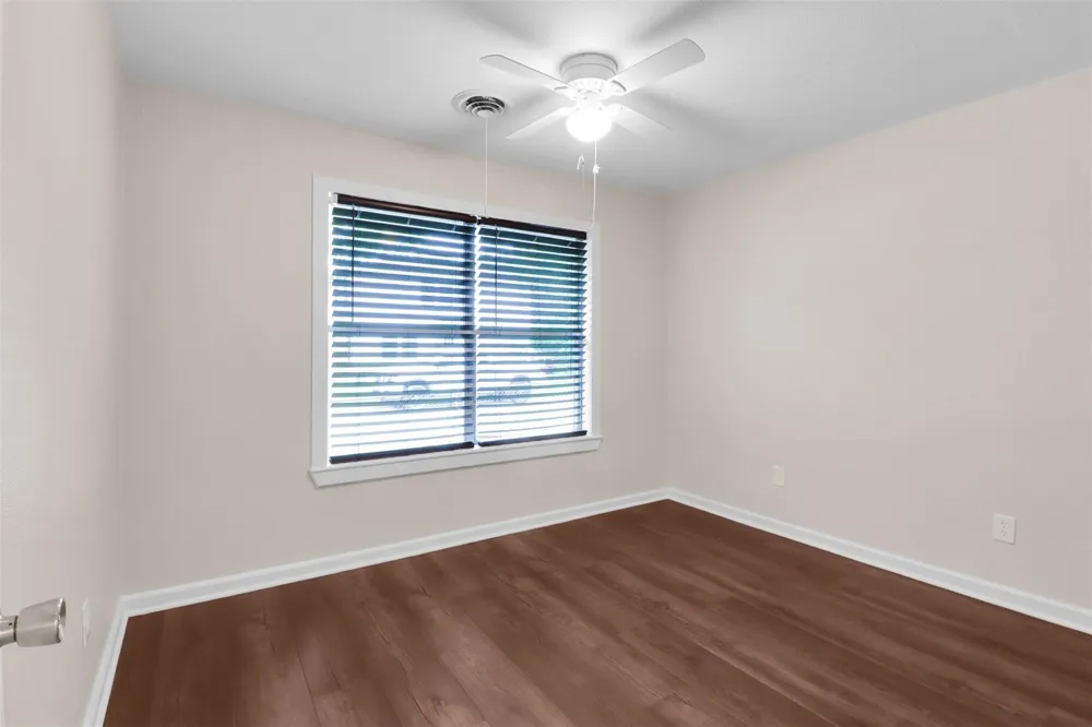 1606 W Humble Street Baytown, TX 77520