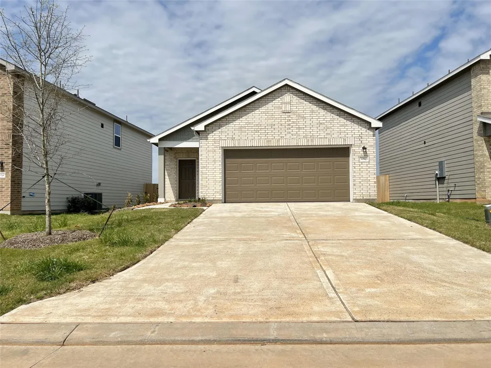 680 Amesbury Road Conroe, TX 77316