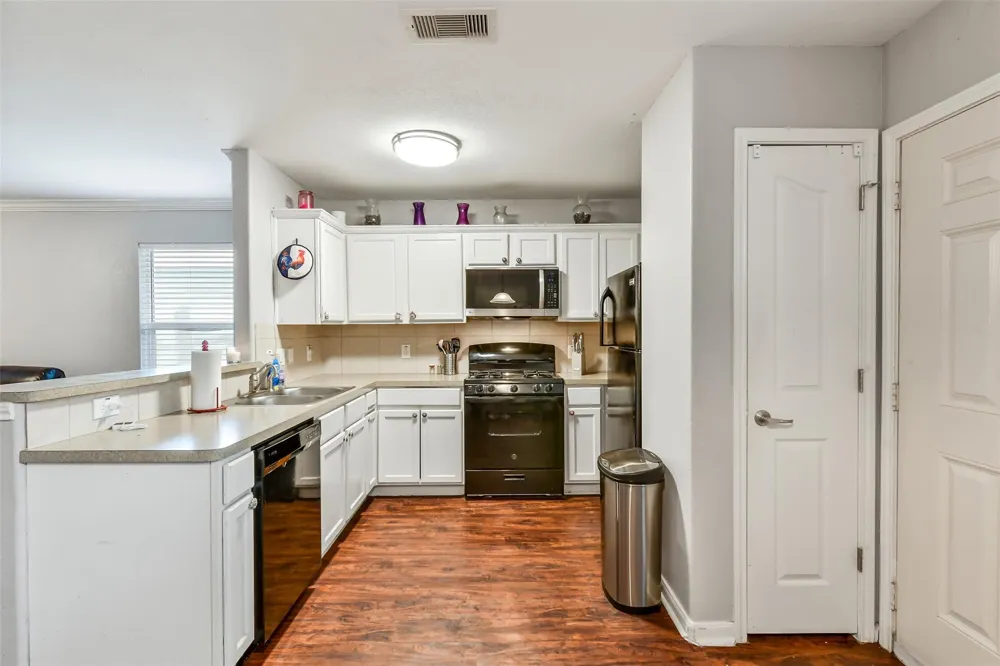 4221 Darby Street Bacliff, TX 77518