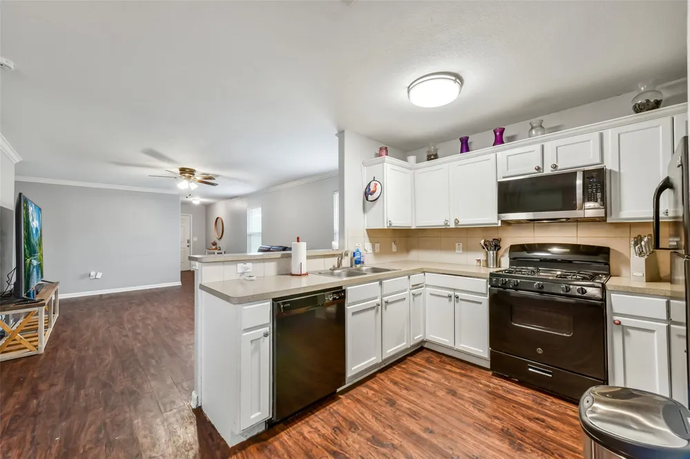 4221 Darby Street Bacliff, TX 77518