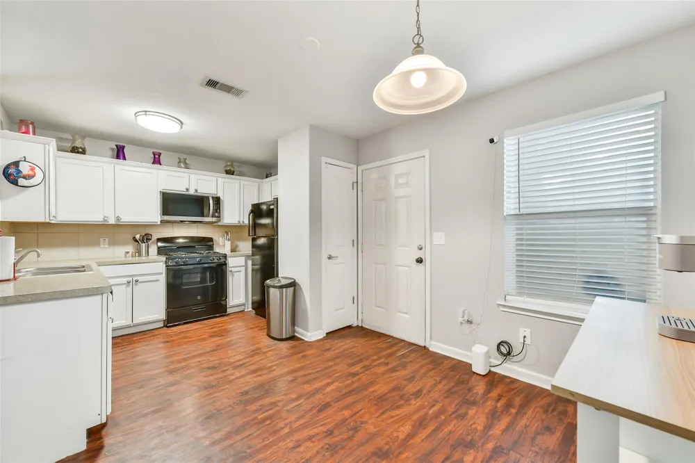 4221 Darby Street Bacliff, TX 77518