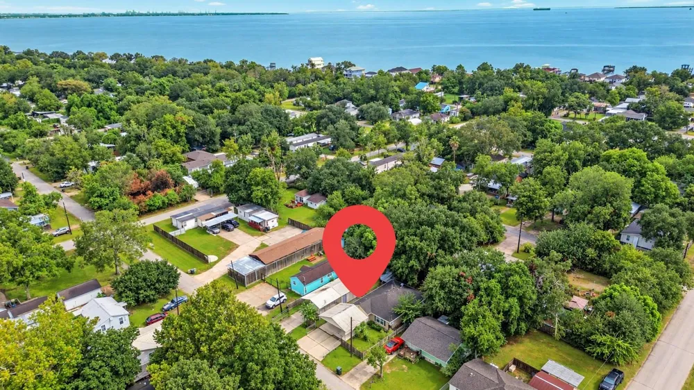 4221 Darby Street Bacliff, TX 77518