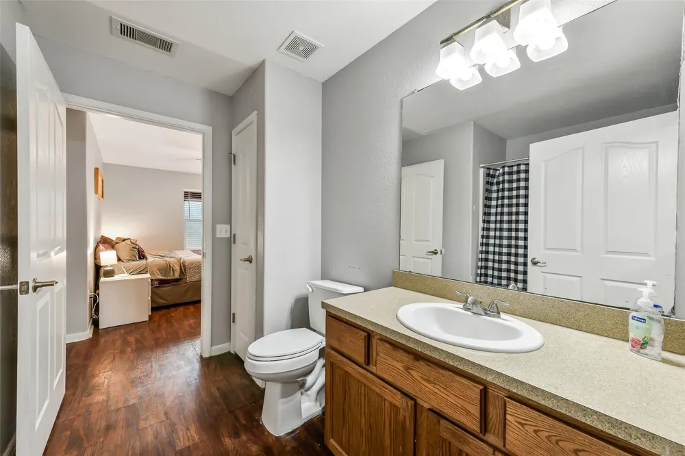 4221 Darby Street Bacliff, TX 77518
