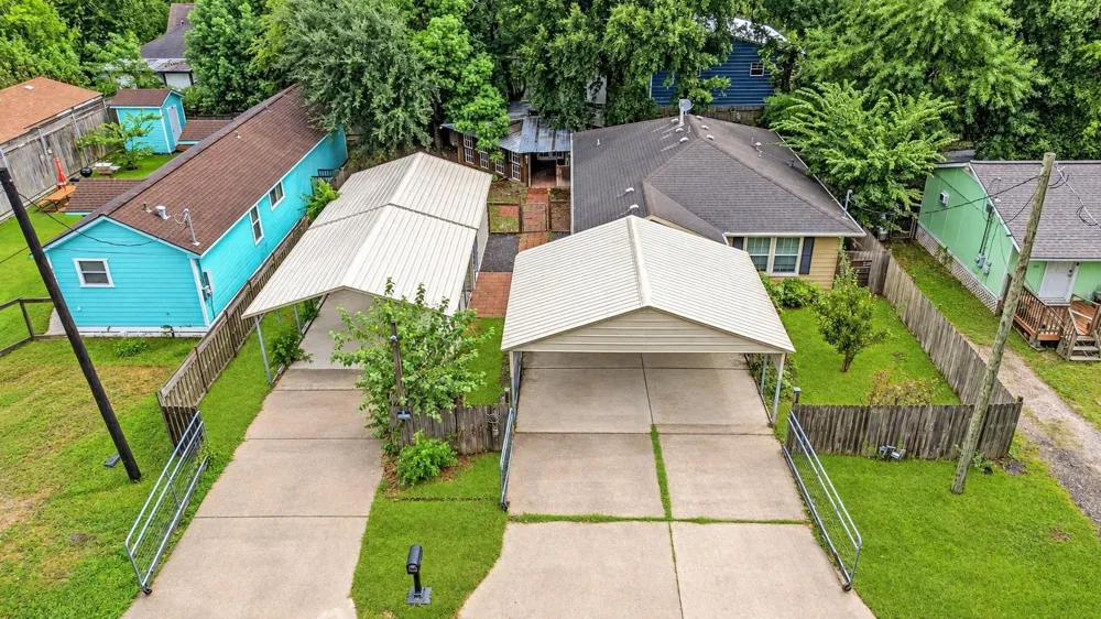 4221 Darby Street Bacliff, TX 77518