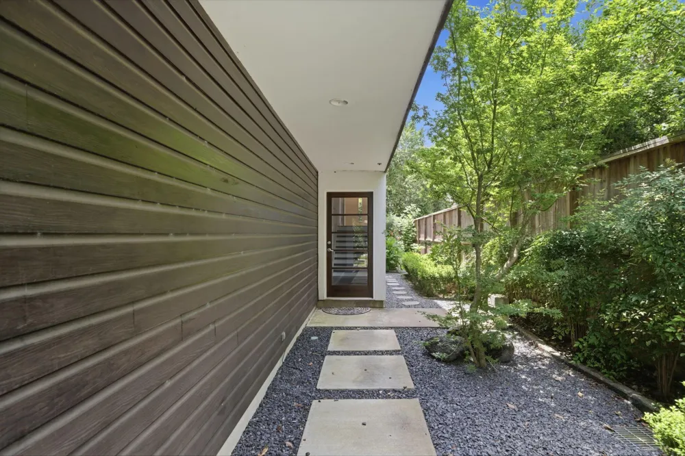 7002 Newcastle Street Bellaire, TX 77401