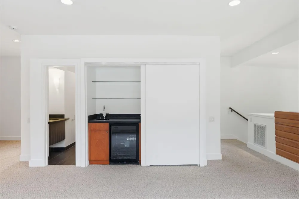 7002 Newcastle Street Bellaire, TX 77401