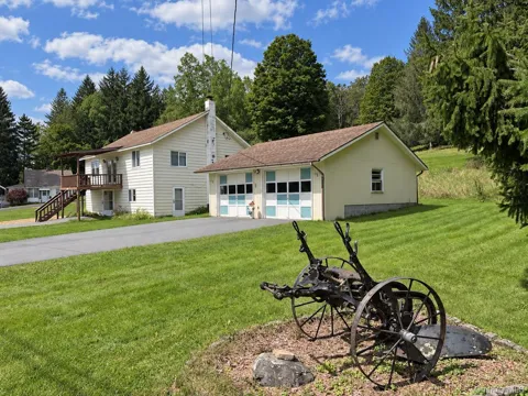 979 DeBruce Road