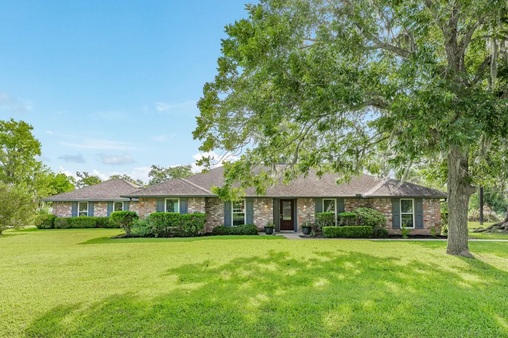114 Division Road Lake Jackson, TX 77566