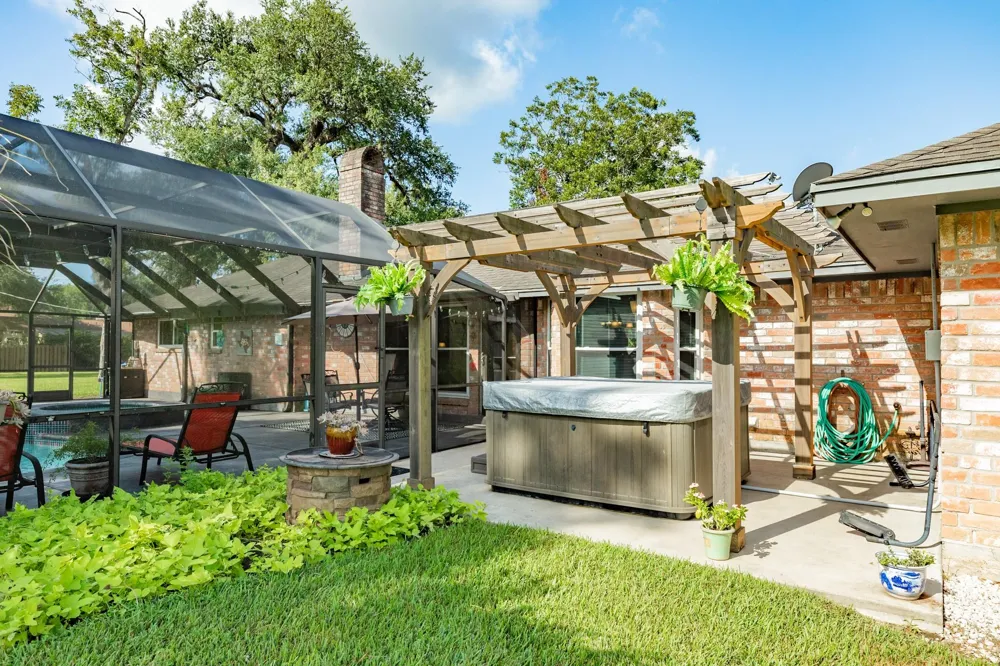 114 Division Road Lake Jackson, TX 77566