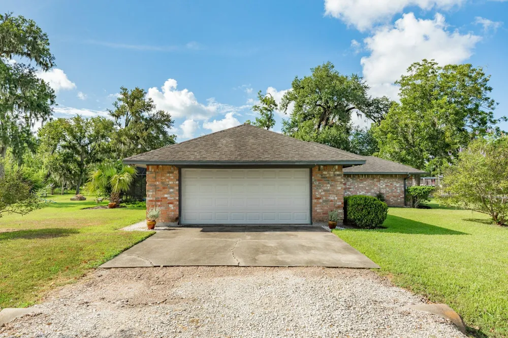 114 Division Road Lake Jackson, TX 77566