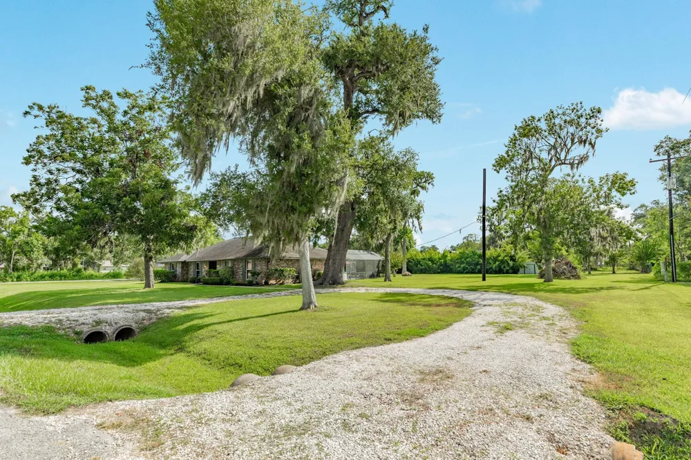 114 Division Road Lake Jackson, TX 77566