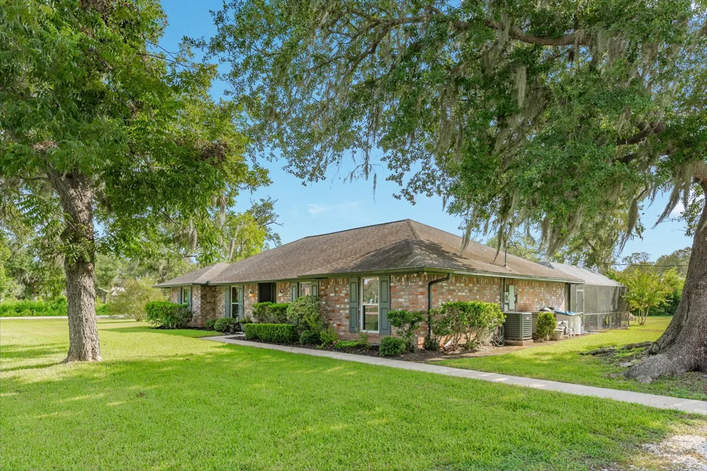 114 Division Road Lake Jackson, TX 77566
