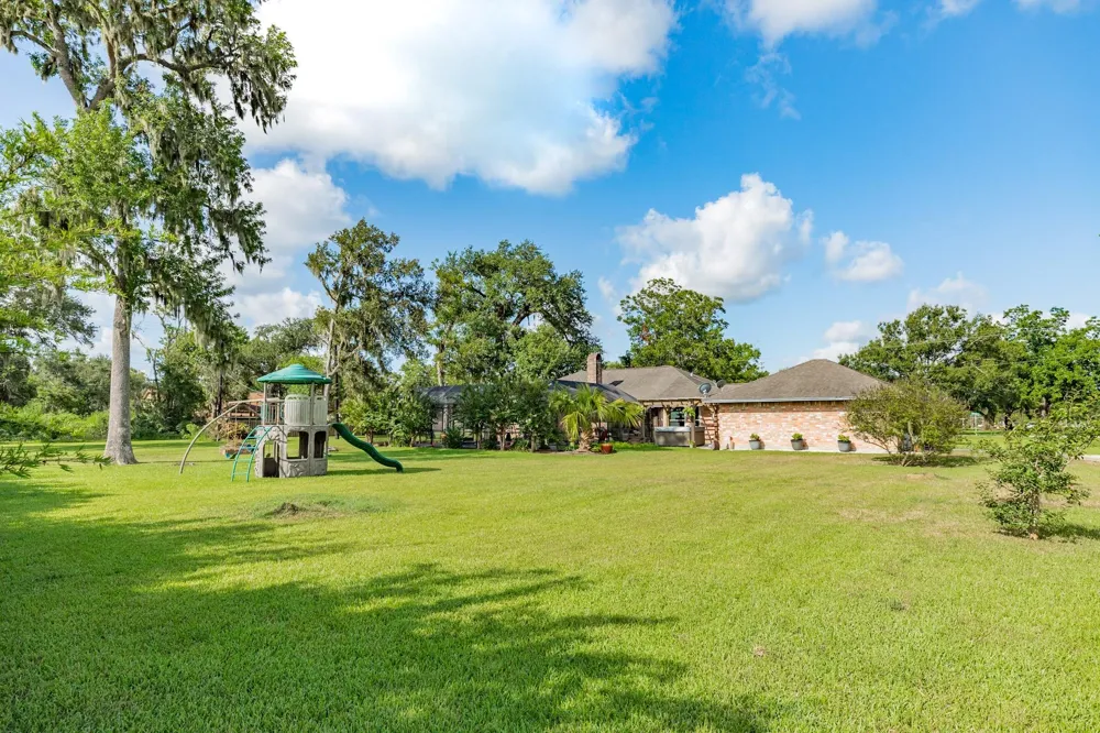 114 Division Road Lake Jackson, TX 77566