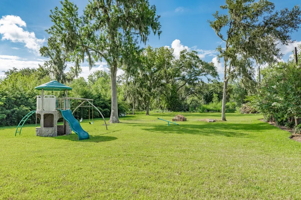 114 Division Road Lake Jackson, TX 77566