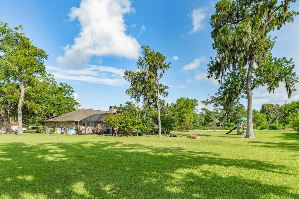 114 Division Road Lake Jackson, TX 77566