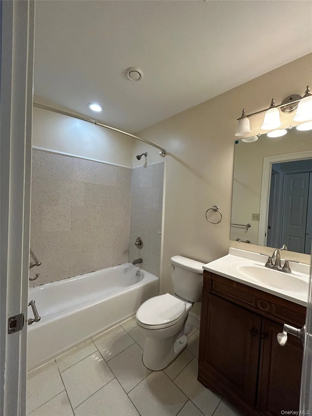 337 Main Street #2R Poughkeepsie, NY 12601