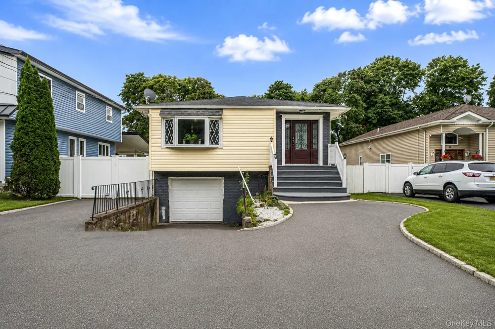 68 Prospect Drive Brentwood, NY 11717