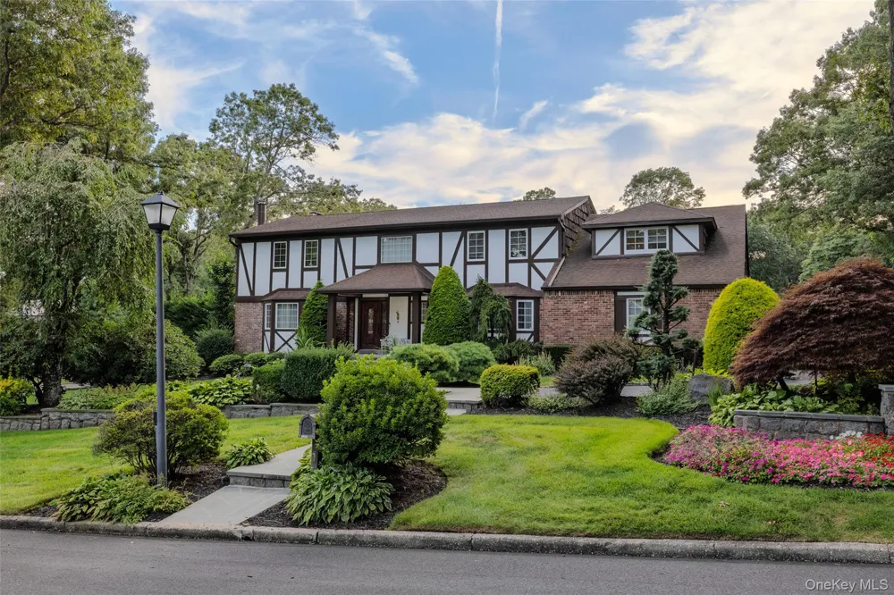 1 Jason Court Dix Hills, NY 11746