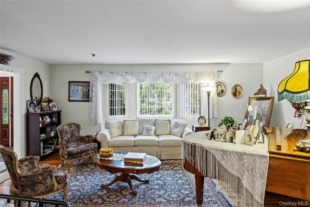 1 Jason Court Dix Hills, NY 11746
