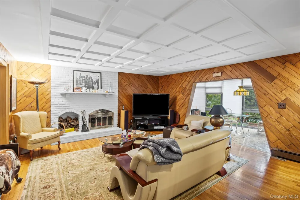1 Jason Court Dix Hills, NY 11746