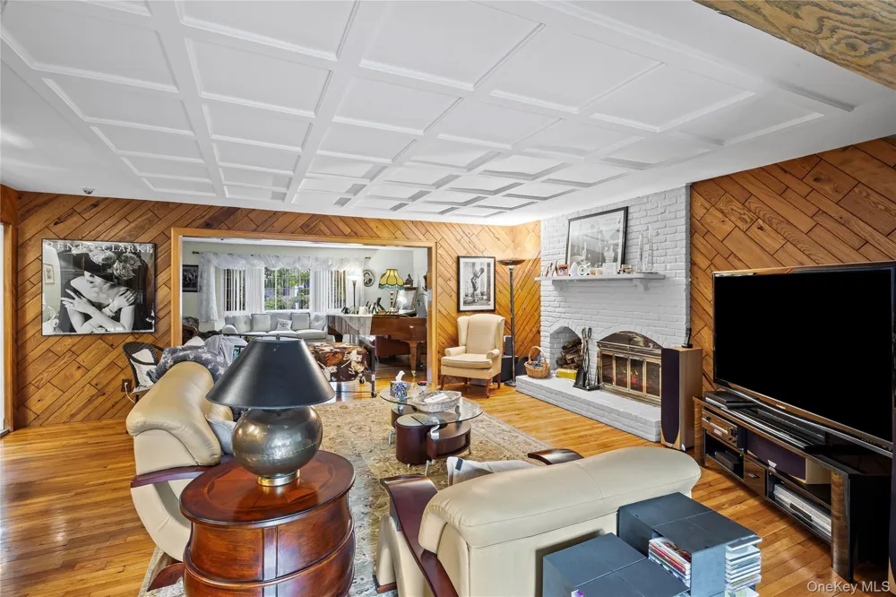 1 Jason Court Dix Hills, NY 11746