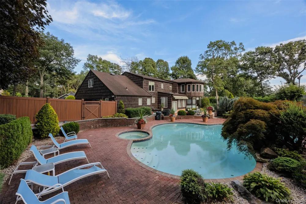 1 Jason Court Dix Hills, NY 11746