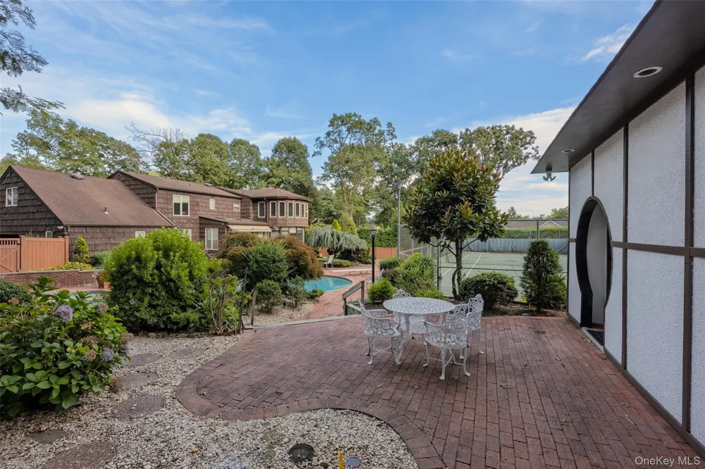 1 Jason Court Dix Hills, NY 11746
