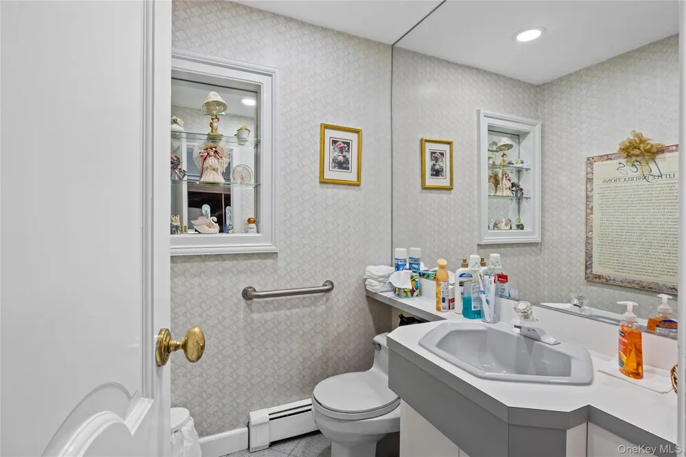1 Jason Court Dix Hills, NY 11746