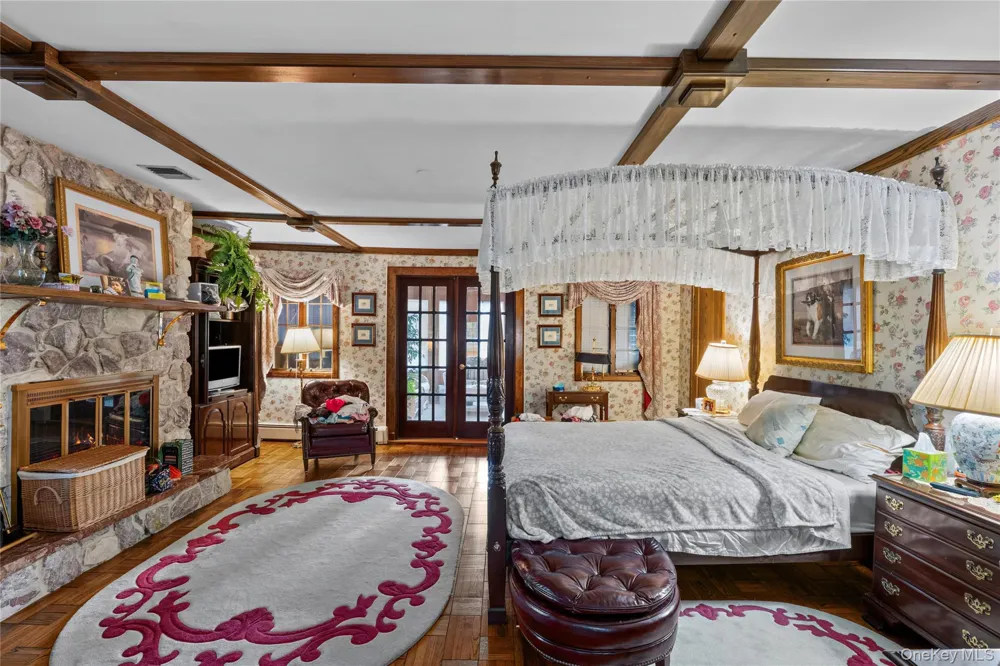 1 Jason Court Dix Hills, NY 11746