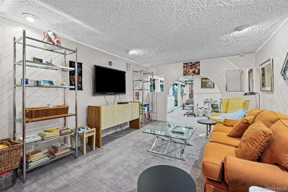 1 Jason Court Dix Hills, NY 11746