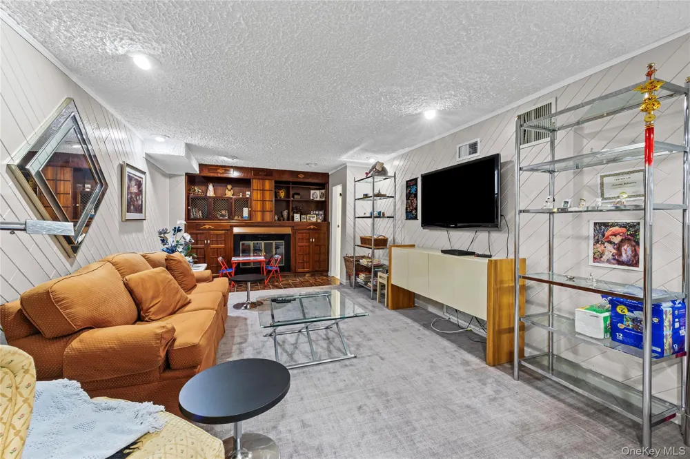 1 Jason Court Dix Hills, NY 11746