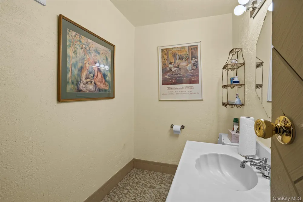 1 Jason Court Dix Hills, NY 11746