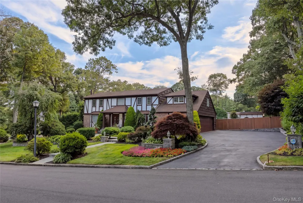 1 Jason Court Dix Hills, NY 11746