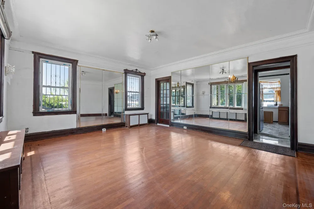 10505 Ditmars Boulevard East Elmhurst, NY 11369