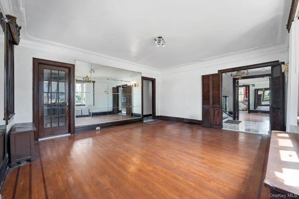 10505 Ditmars Boulevard East Elmhurst, NY 11369