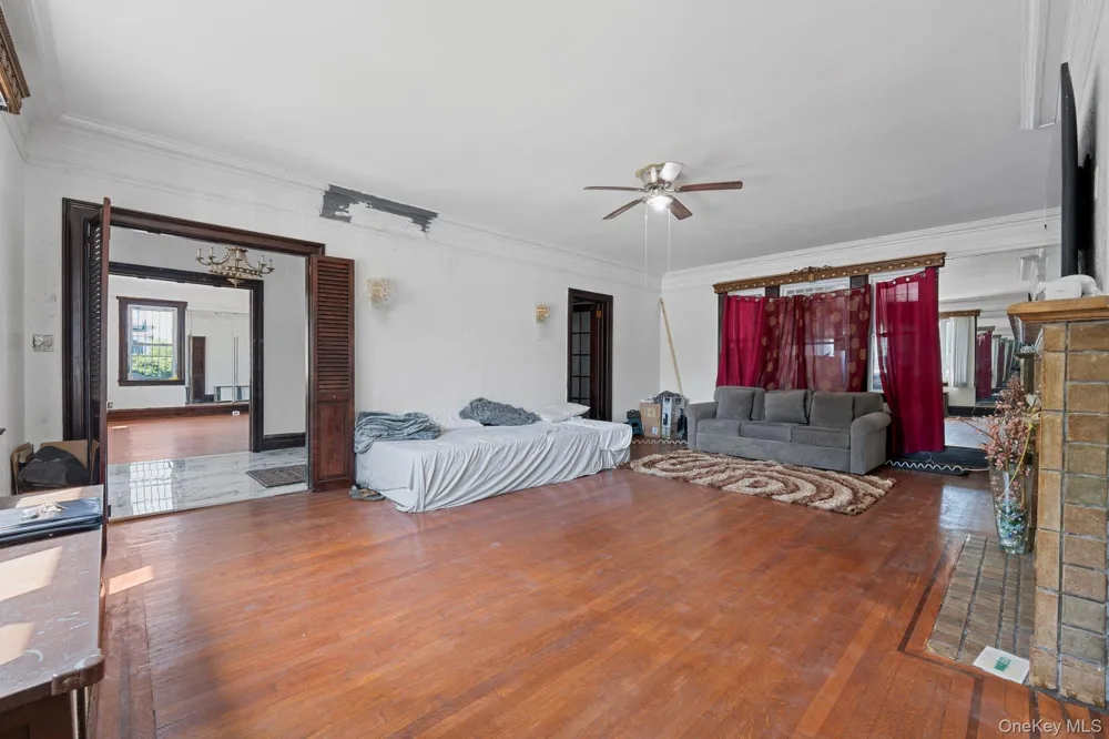 10505 Ditmars Boulevard East Elmhurst, NY 11369