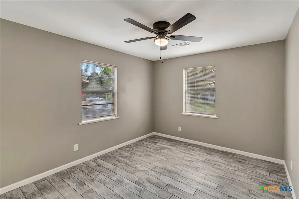 602 Market Street Hallettsville, TX 77964